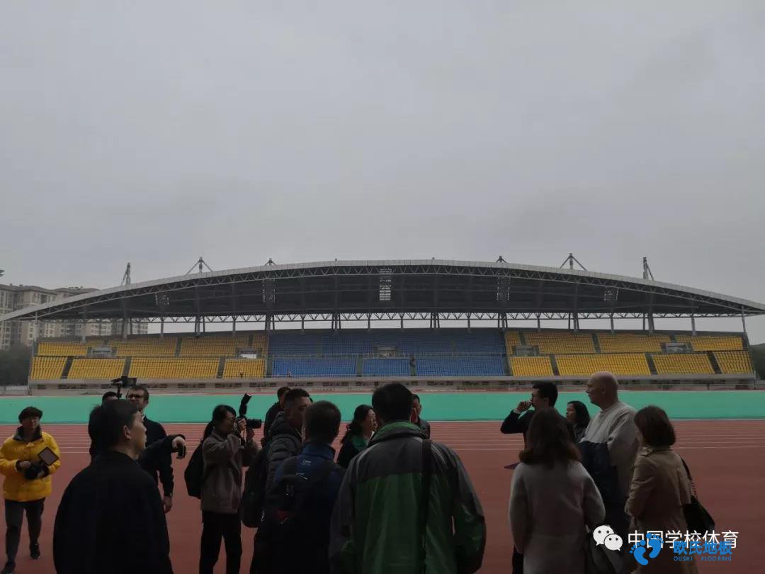 武汉建设学校体育馆木地板安装