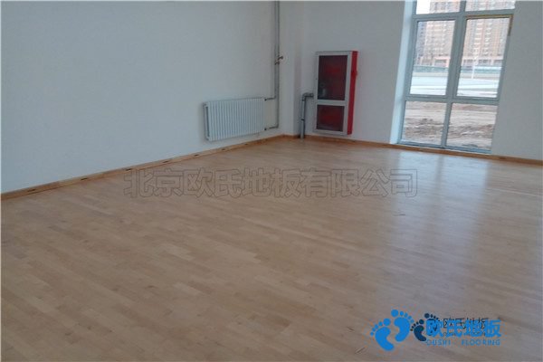 學(xué)校籃球場館地板工藝流程