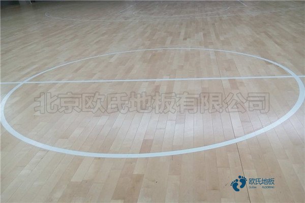 較好的體育運(yùn)動(dòng)木地板買(mǎi)什么材質(zhì)的好