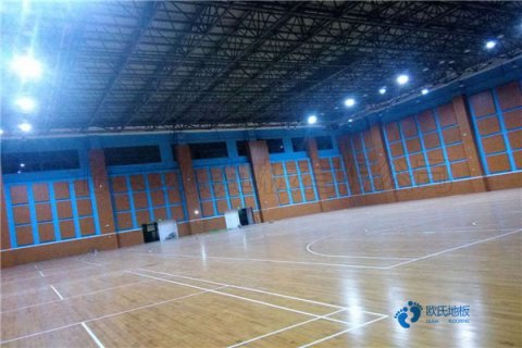中学运动场地板施工方案
